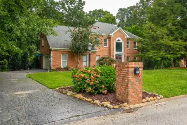 Signal Mountain, TN 37377,2400 Wood Lair WAY