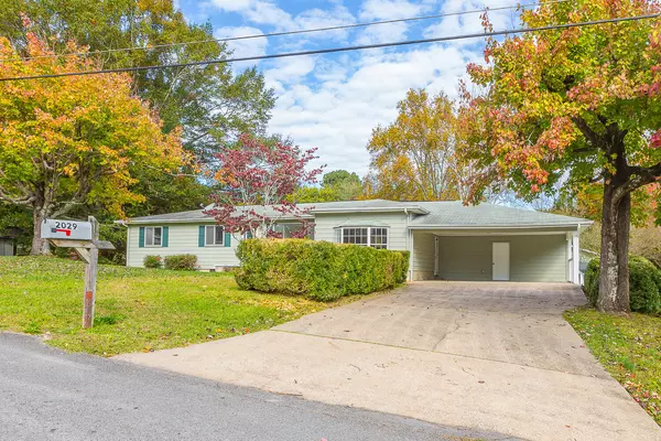 2029 Carol ST, Rossville, GA 30741