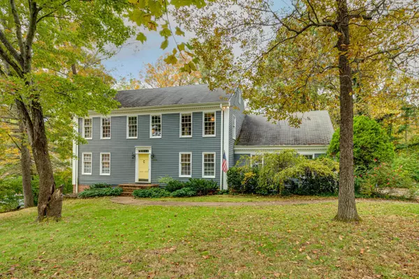 605 Palisades DR, Signal Mountain, TN 37377
