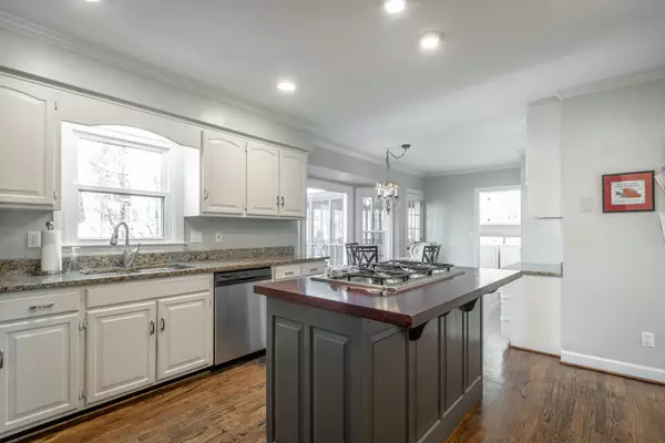 Signal Mountain, TN 37377,900 Valewood DR