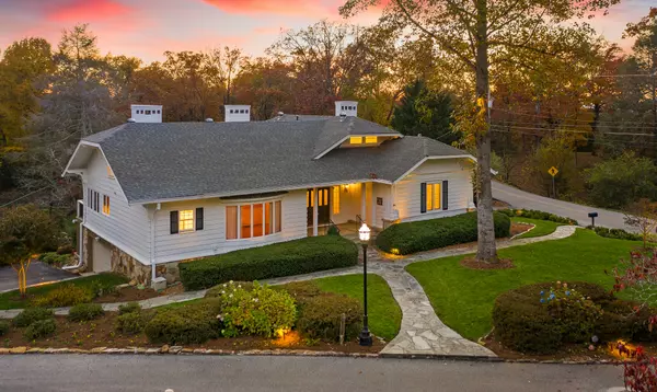 136 Signal Point RD, Signal Mountain, TN 37377