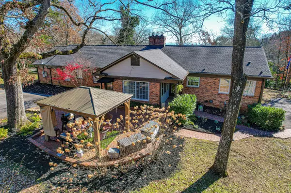 Lookout Mountain, TN 37350,122 Fleetwood DR