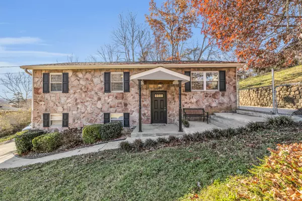 320 Branchwood CIR, Hixson, TN 37343