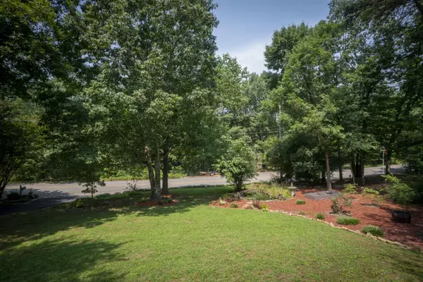 Signal Mountain, TN 37377,928 Falling Water TRL