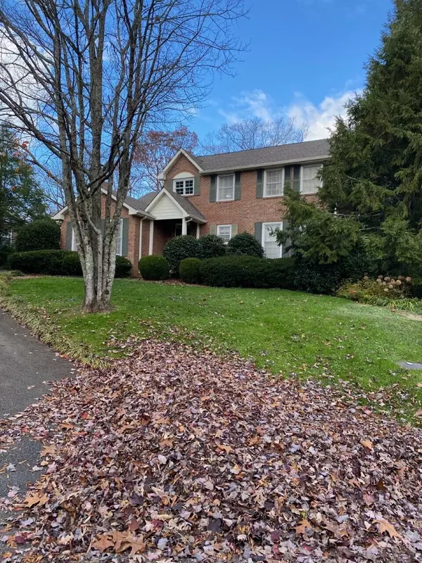 1014 Evanwood DR, Lookout Mountain, TN 37350