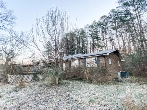 3380 Slygo RD, Trenton, GA 30752