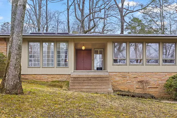 Signal Mountain, TN 37377,1041 Druid DR