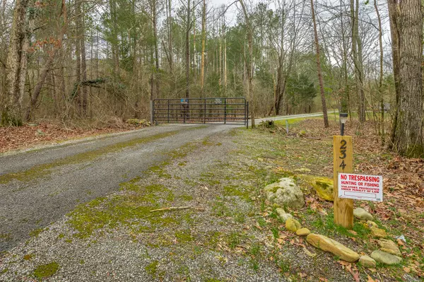 Trenton, GA 30752,234 Mcdonald RD