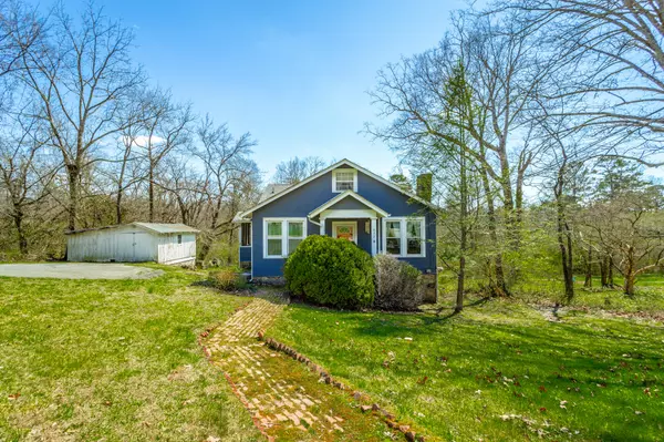 Signal Mountain, TN 37377,832 Fairmount AVE