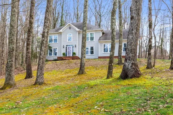 Signal Mountain, TN 37377,909 Dunsinane RD