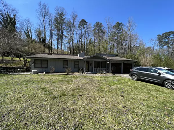 2927 Hickory LN, Rocky Face, GA 30740