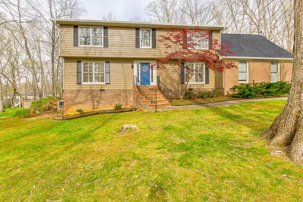 35 Hidden Brook LN, Signal Mountain, TN 37377