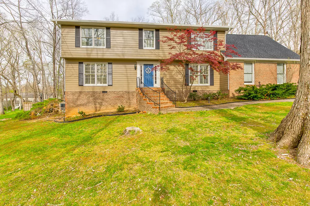 Signal Mountain, TN 37377,35 Hidden Brook LN