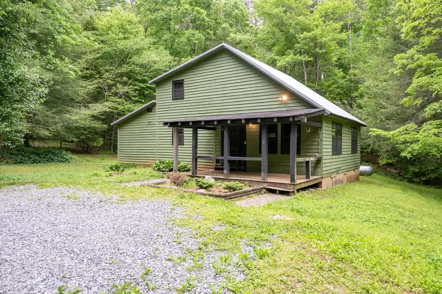 211 Greenfield LN, Ellijay, GA 30536