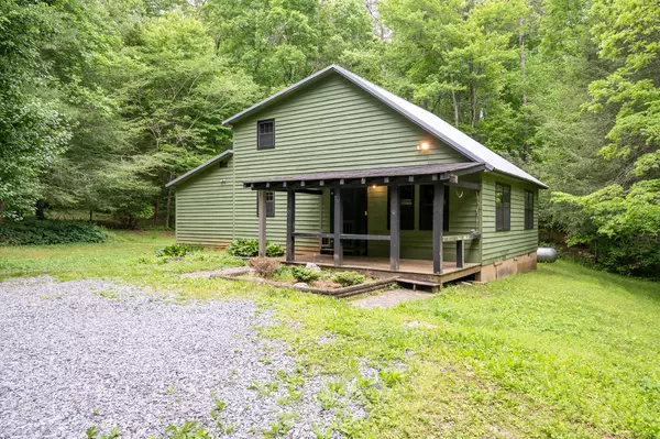 211 Greenfield LN, Ellijay, GA 30536