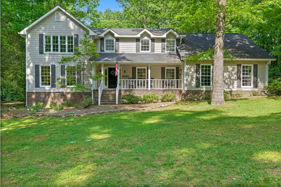 8 Rock Haven LN, Signal Mountain, TN 37377