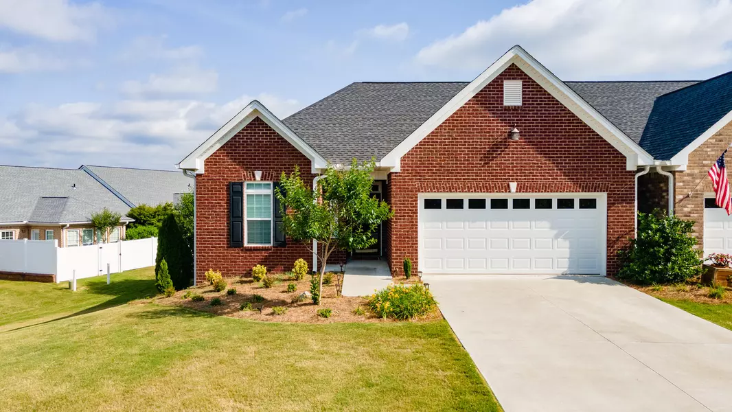 246 Regency LN, Calhoun, GA 30701