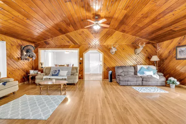 Whitwell, TN 37397,221 Elm ST