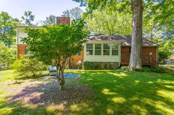 Signal Mountain, TN 37377,705 Albert RD