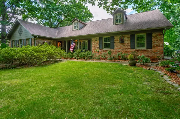 Signal Mountain, TN 37377,937 Ravine RD