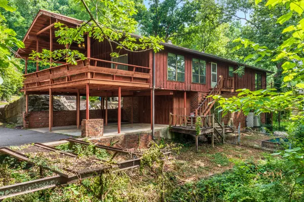 Signal Mountain, TN 37377,1034 Sunset DR