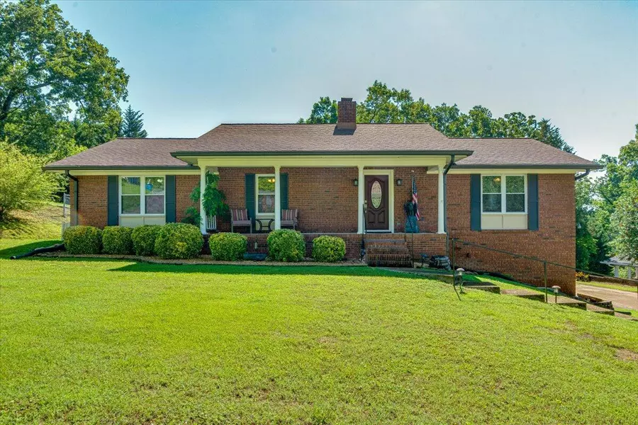 495 Forrester White DR, Hixson, TN 37343