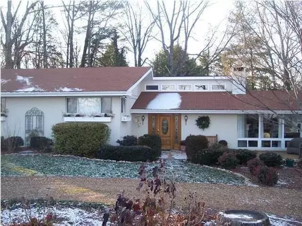 323 Palisades DR, Signal Mountain, TN 37377