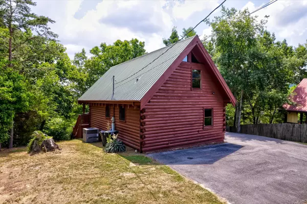 Pigeon Forge, TN 37863,709 Gold Dust DR