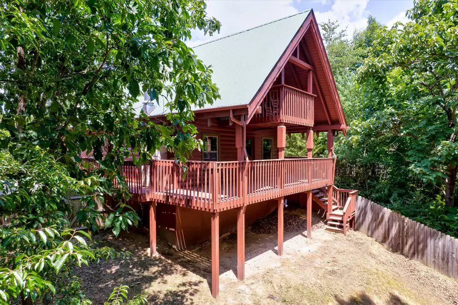709 Gold Dust DR, Pigeon Forge, TN 37863
