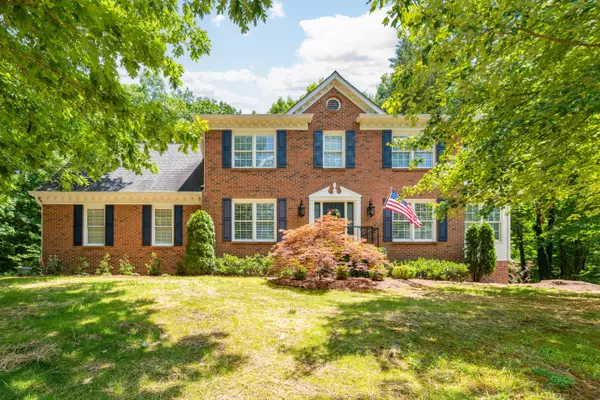 925 Dunsinane RD, Signal Mountain, TN 37377