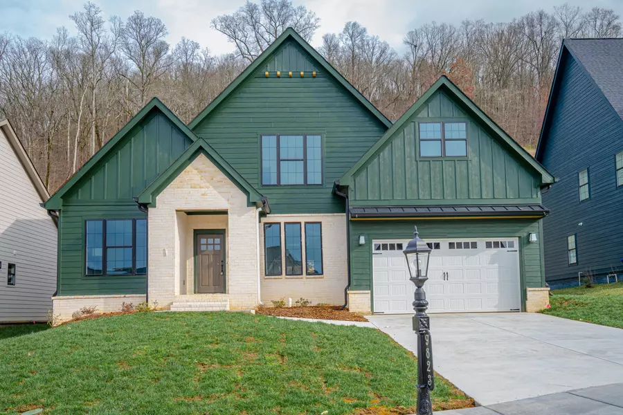 9823 Trestle CIR, Ooltewah, TN 37363