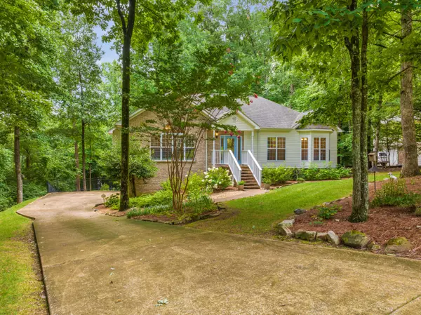 Signal Mountain, TN 37377,902 Mclean AVE