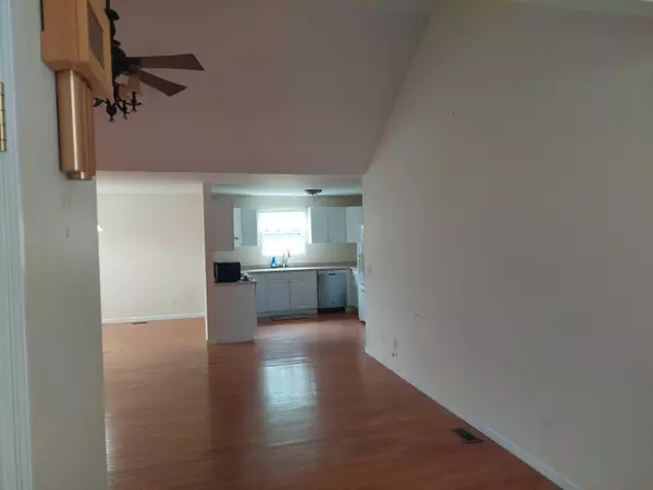 Signal Mountain, TN 37377,320 Miller RD