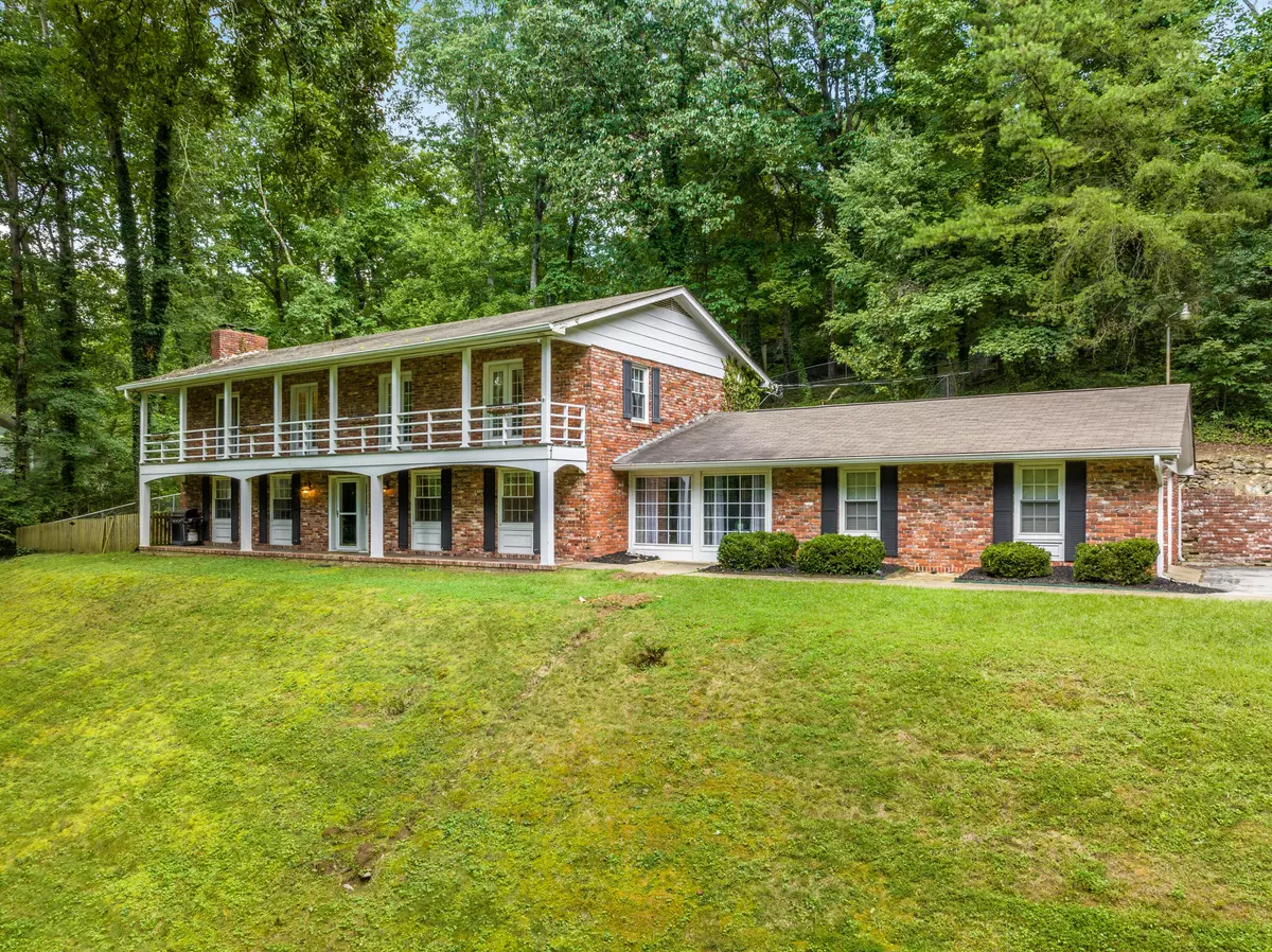 Signal Mountain, TN 37377,949 Whippoorwill DR