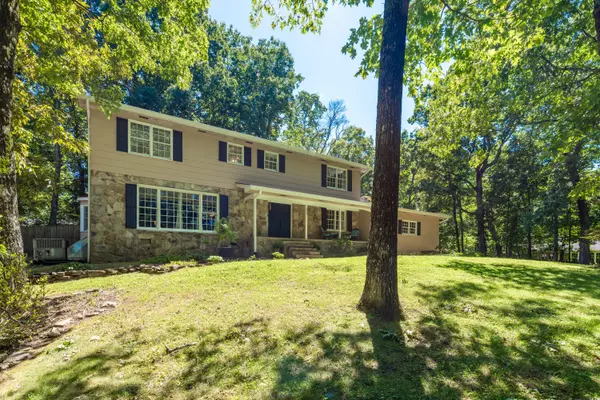 903 Glamis CIR, Signal Mountain, TN 37377