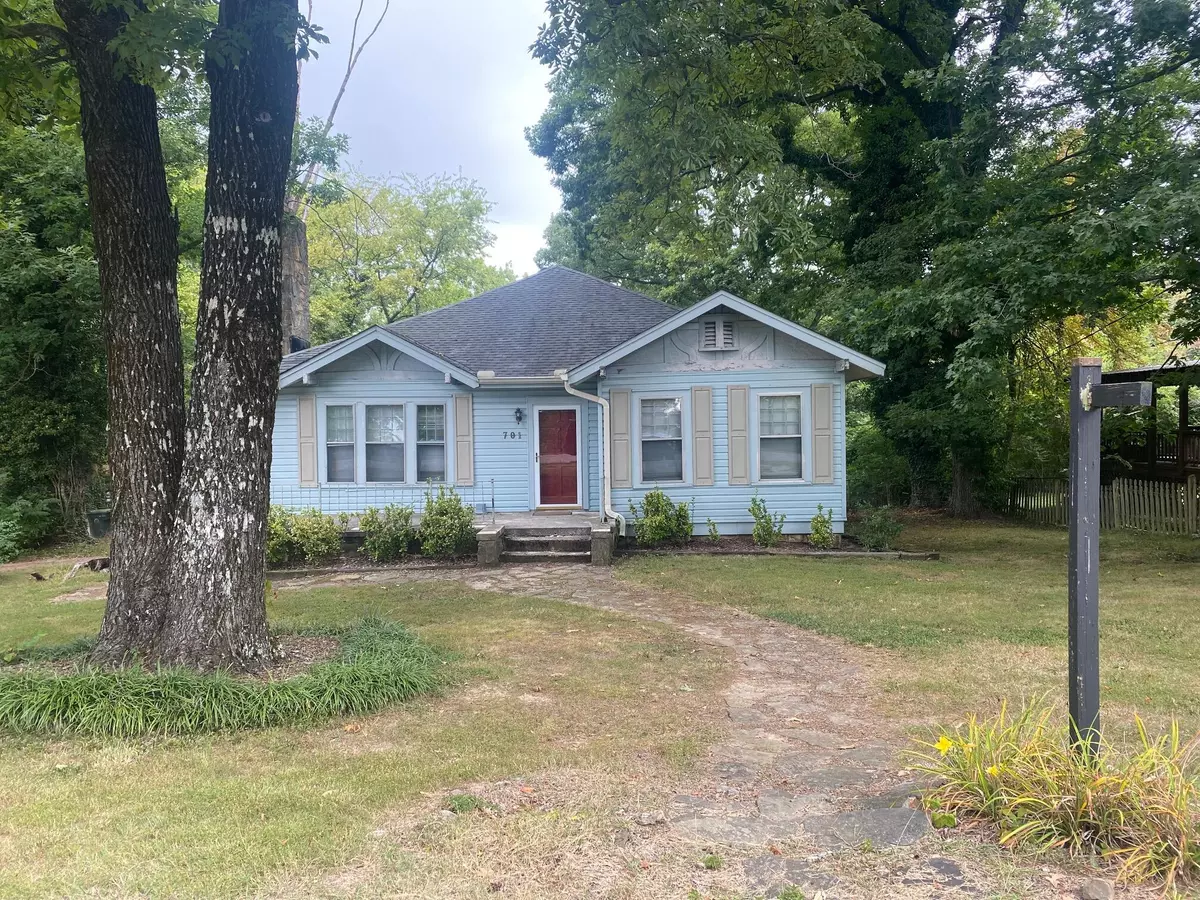 Signal Mountain, TN 37377,701 James BLVD