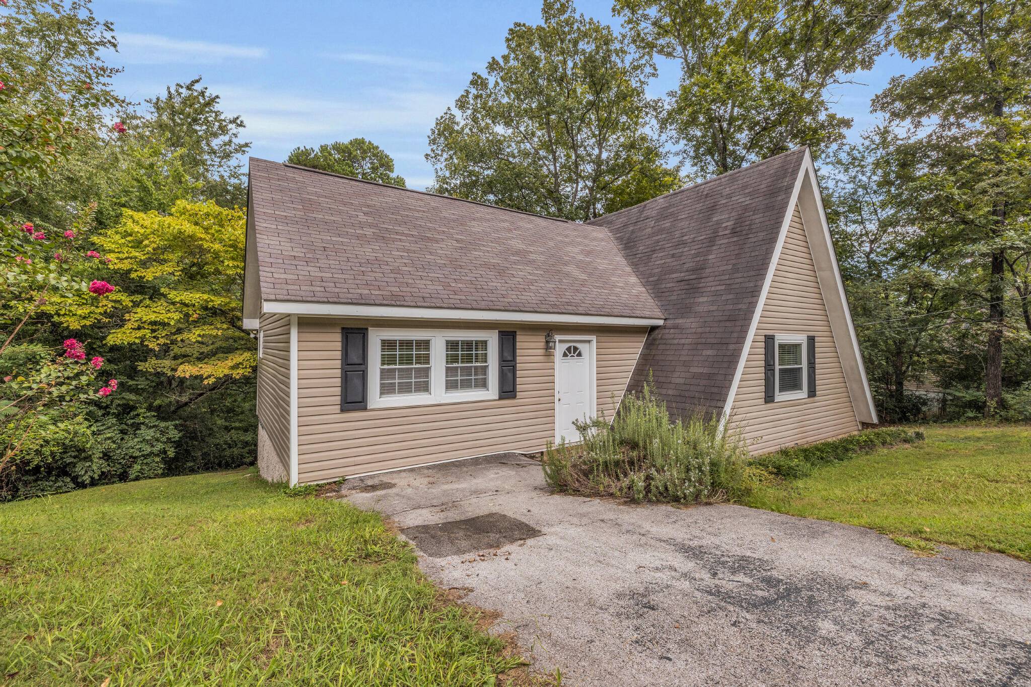 Hixson, TN 37343,905 Wellington LN