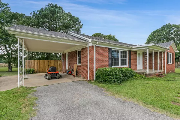 Huntingdon, TN 38344,13825 Paris ST