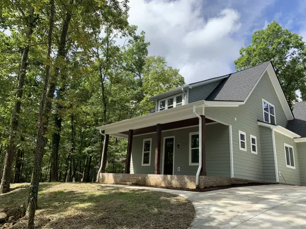 Signal Mountain, TN 37377,945 Ravine RD