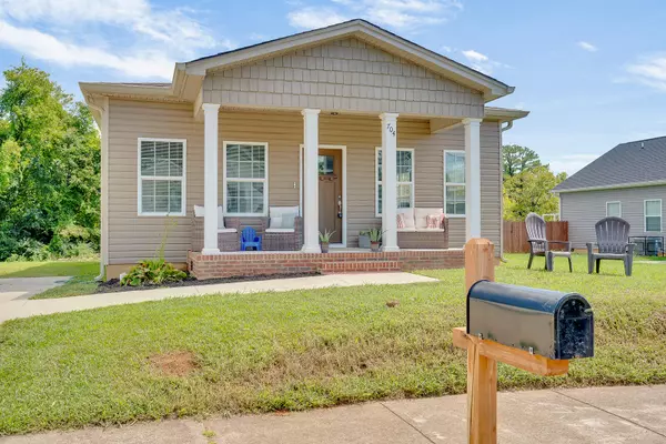 704 Woodmore LN, Chattanooga, TN 37411