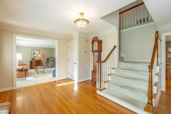 Signal Mountain, TN 37377,6 Stone Point LN
