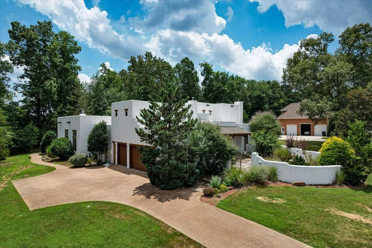 Tullahoma, TN 37388,429 Albemarle DR