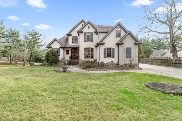 217 Sunny Point LN, Lookout Mountain, TN 37350