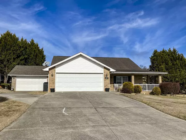 1404 Beechtop LN, Kodak, TN 37764