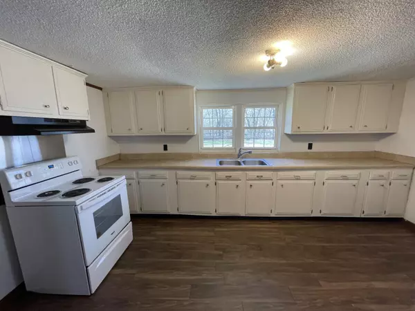 Whitwell, TN 37397,577 Main ST