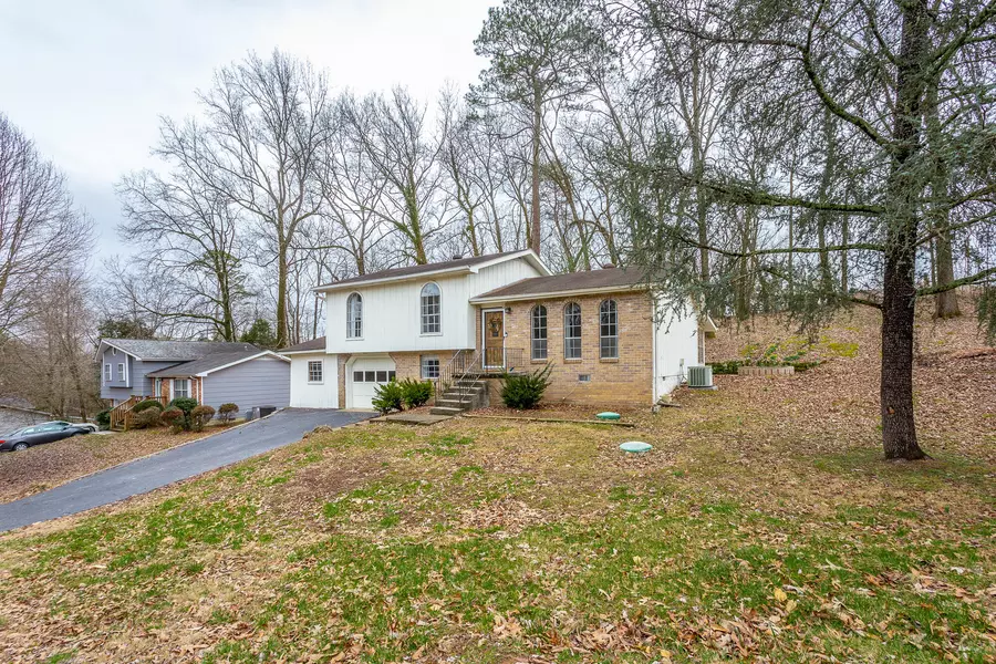 8939 Drake Parkway RD, Chattanooga, TN 37416