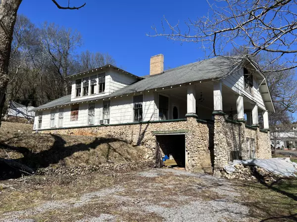53 School St ST, Valley Head, AL 35989