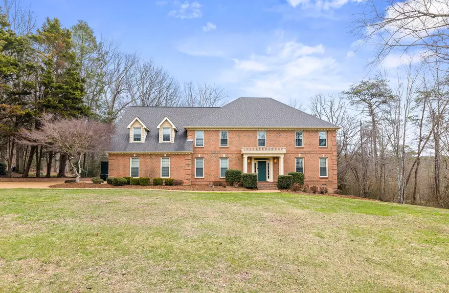 57 Middle Creek RD, Signal Mountain, TN 37377