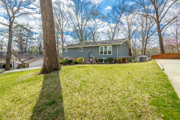 Hixson, TN 37343,7829 Huntington Forest DR