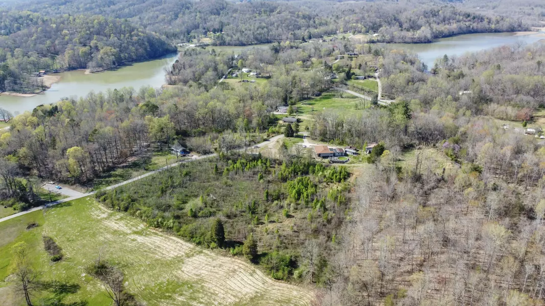 147 Lancer RD, Harriman, TN 37748
